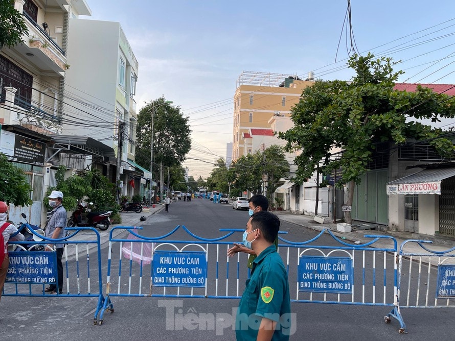 Thành phố Nha Trang phong toả một khu vực có ca mắc Covid- 19. Ảnh: tienphong.vn
