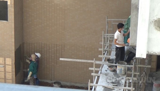 Tăng cường kiểm tra, giám sát công tác phòng, chống dịch Covid-19 tại các công trình xây dựng trên địa bàn thành phố. Ảnh: Hà Đương