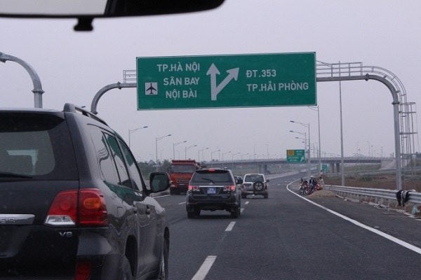 Phương tiện lưu thông trên tuyến đường cao tốc Hà Nội - Hải Phòng