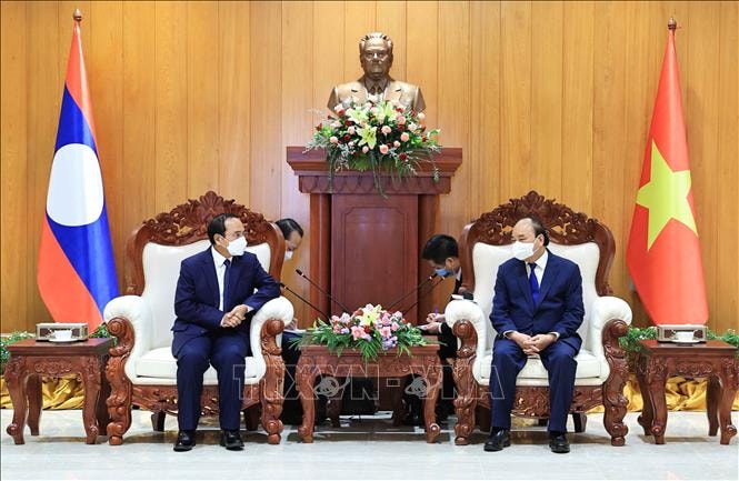 Chủ tịch nước Nguyễn Xuân Phúc tiếp Phó Chủ tịch nước Lào Bunthoong Chitmany. (Ảnh: TTXVN)