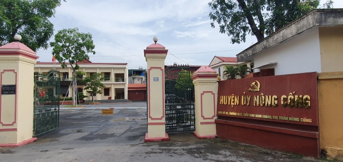 Dư luận trông chờ vào việc xử lý cán bộ đánh bạc tại trụ sở UBND xã Tế Lợi từ Huyện ủy Nông Cống. Ảnh chụp sáng ngày 11/8.