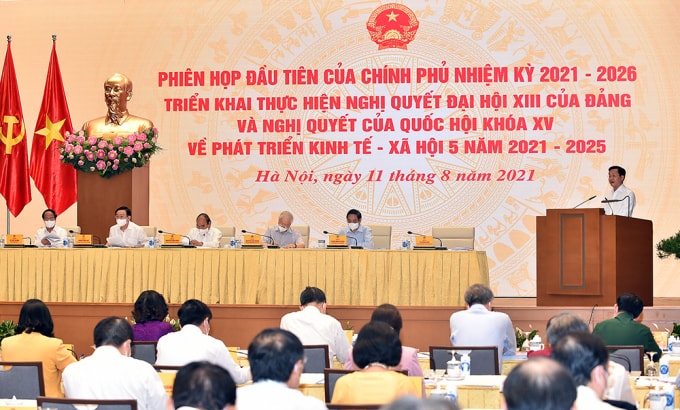 Phó Thủ tướng Lê Minh Khái thay mặt Chính phủ trình bày Báo cáo về các nhiệm vụ, giải pháp trọng tâm của Chính phủ nhiệm kỳ 2021-2026 triển khai thực hiện Nghị quyết Đại hội XIII của Đảng và Nghị quyết Quốc hội về kế hoạch phát triển kinh tế-xã hội 5 năm 2021-2025.