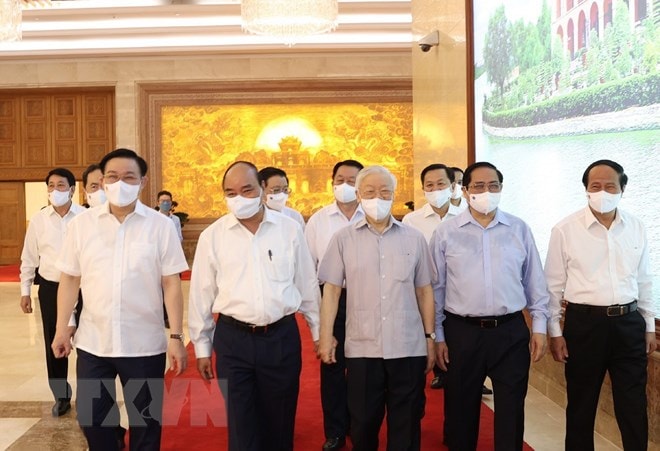 Lãnh đạo Đảng, Nhà nước, Quốc hội và Chính phủ đến tham dự Phiên họp. Ảnh: TTXVN