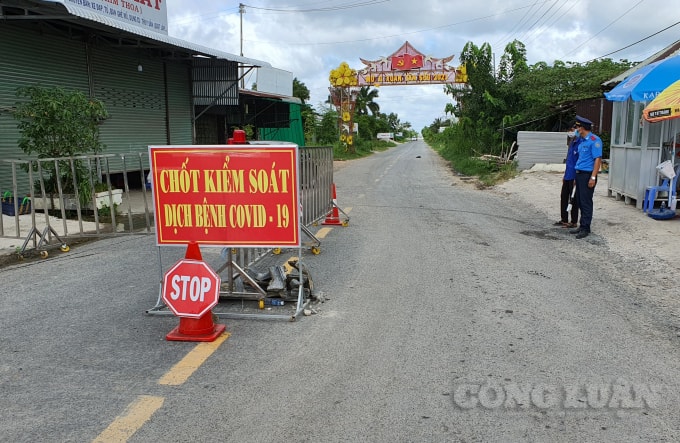 Chốt kiểm soát dịch Covid-19 giáp ranh giữa Bạc Liêu và thị xã Vĩnh Châu.