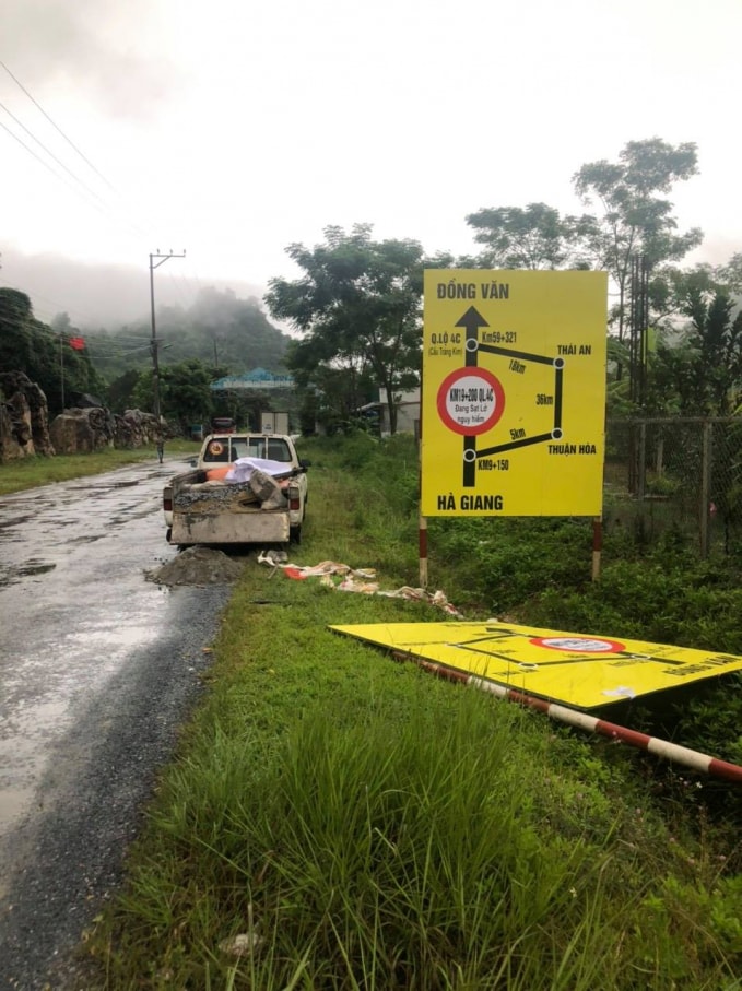 Biển phân luồng.