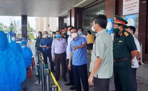 Phó thủ tướng Vũ Đức Đam kiểm tra công tác chống dịch tại Bệnh viện Đa khoa Kiên Giang (ngày 8/8)