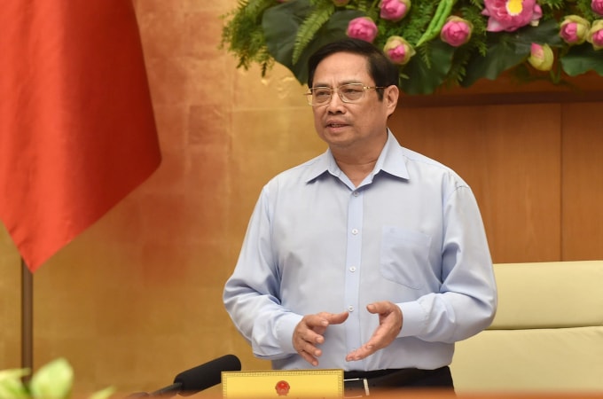 Thủ tướng đề nghị các Bộ, các Hội đồng cùng “xắn tay áo” vào cuộc để gỡ ách tắc cho các đơn vị sản xuất vaccine.