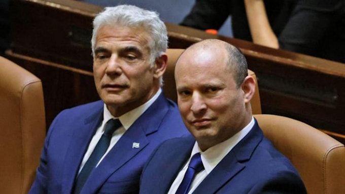 Thủ tướng Israel Naftali Bennett (phải). Ảnh: GI