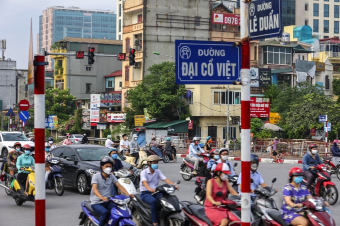 Ghi nhận của PV vào sáng 13/8, trên một số đường phố Hà Nội lượng phương tiện tham gia giao thông tăng rõ rệt.
