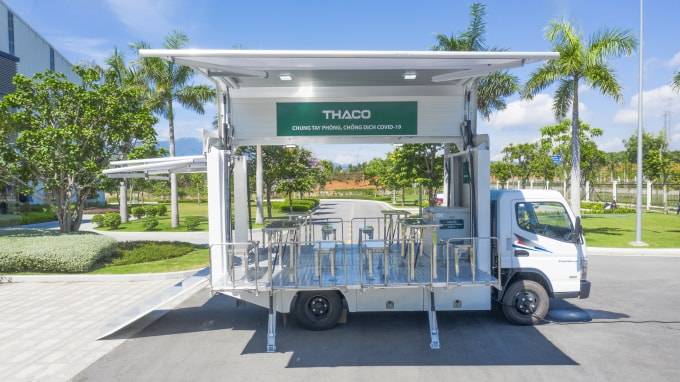 Đây là một trong một trong chiếc xe tiêm chủng vắc-xin lưu động được THACO hoàn thành lắp ráp.