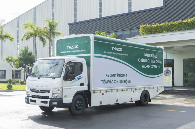 Một chiếc xe chuyên dụng tiêm vắc - xin lưu động của THACO mới được xuất xưởng.