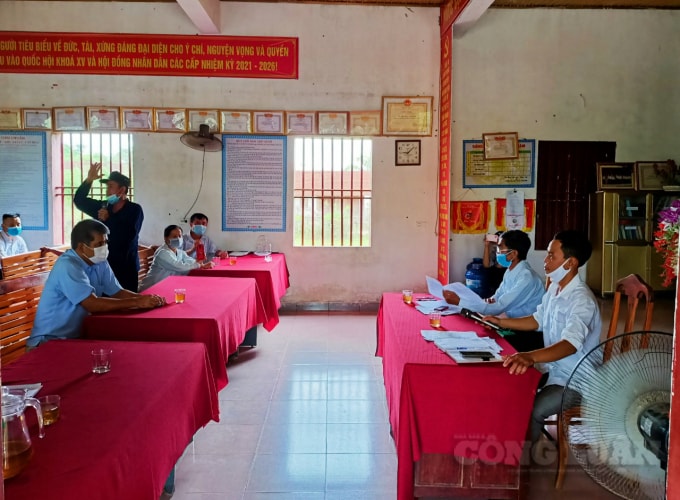 Quang cảnh buổi họp dân