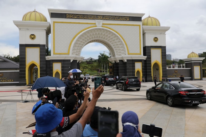 Một đoàn xe Thủ tướng Malaysia Muhyiddin Yassin đến Cung điện Quốc gia để dự cuộc gặp với nhà vua, tại Kuala Lumpur, Malaysia ngày 16 tháng 8 năm 2021 - Ảnh: REUTERS
