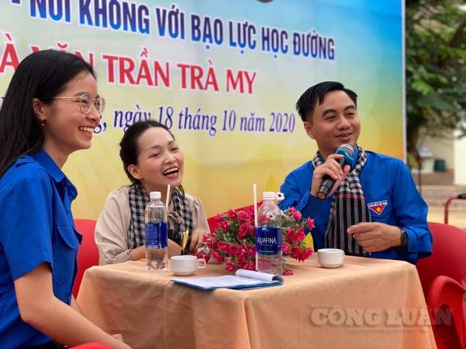 Sắp tới, anh và nhà văn Trà My sẽ phối hợp tổ chức dự án “Người truyền lửa”, đến các trường đại học để giao lưu, định hướng cho các tân sinh viên, những người lao động trở lại môi trường học tập