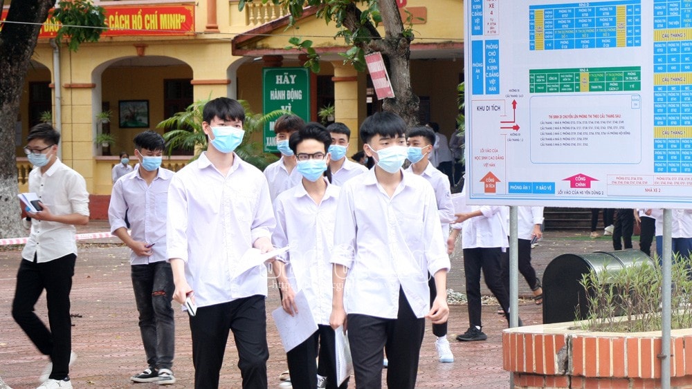 Thí sinh tham dự kỳ thi tốt nghiệp THPT đợt 2 năm 2021 tại tỉnh Bắc Giang. Ảnh: baobacgiang