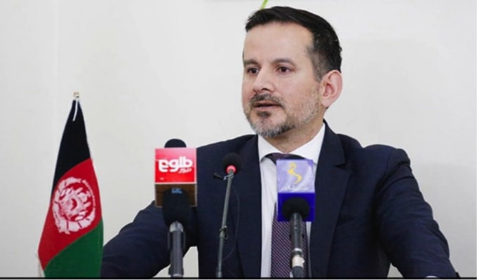 Ông Ajmal Ahmady, Thống đốc Ngân hàng Trung ương Afghanistan, phát biểu tại cuộc họp báo hôm 14/8 vừa qua. Ảnh: Reuters/ Getty Images.