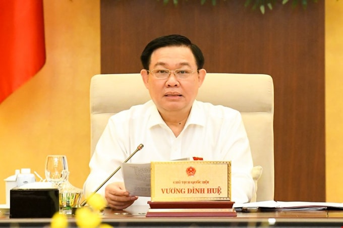 Chủ tịch Quốc hội Vương Đình Huệ phát biểu tại phiên họp.