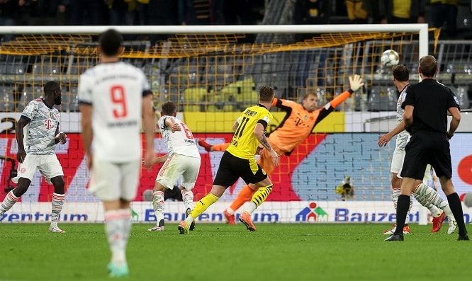 Ở phút 64, Dortmund mới có bàn thắng rút ngắn tỉ số xuống 1-2. Marco Reus đã tung ra cú sút tuyệt đẹp từ mép vòng cấm làm tung lưới Bayern Munich. Ảnh: internet