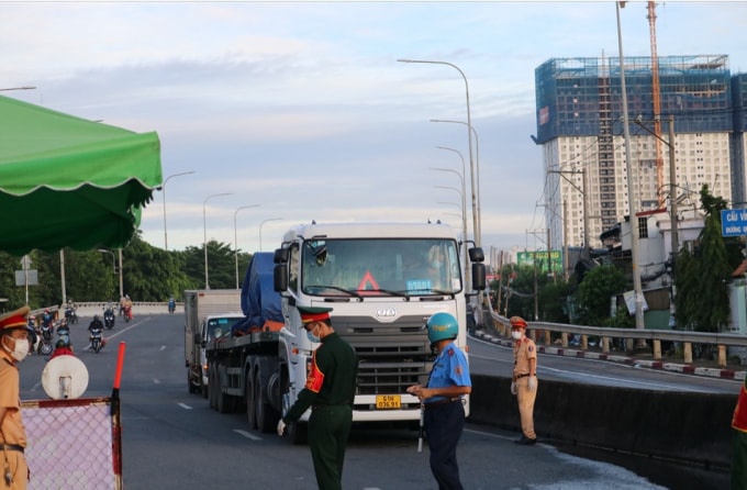 Lực lượng chức năng tăng cường kiểm tra, xử lý những trường hợp phương tiện vận tải hàng hóa vi phạm