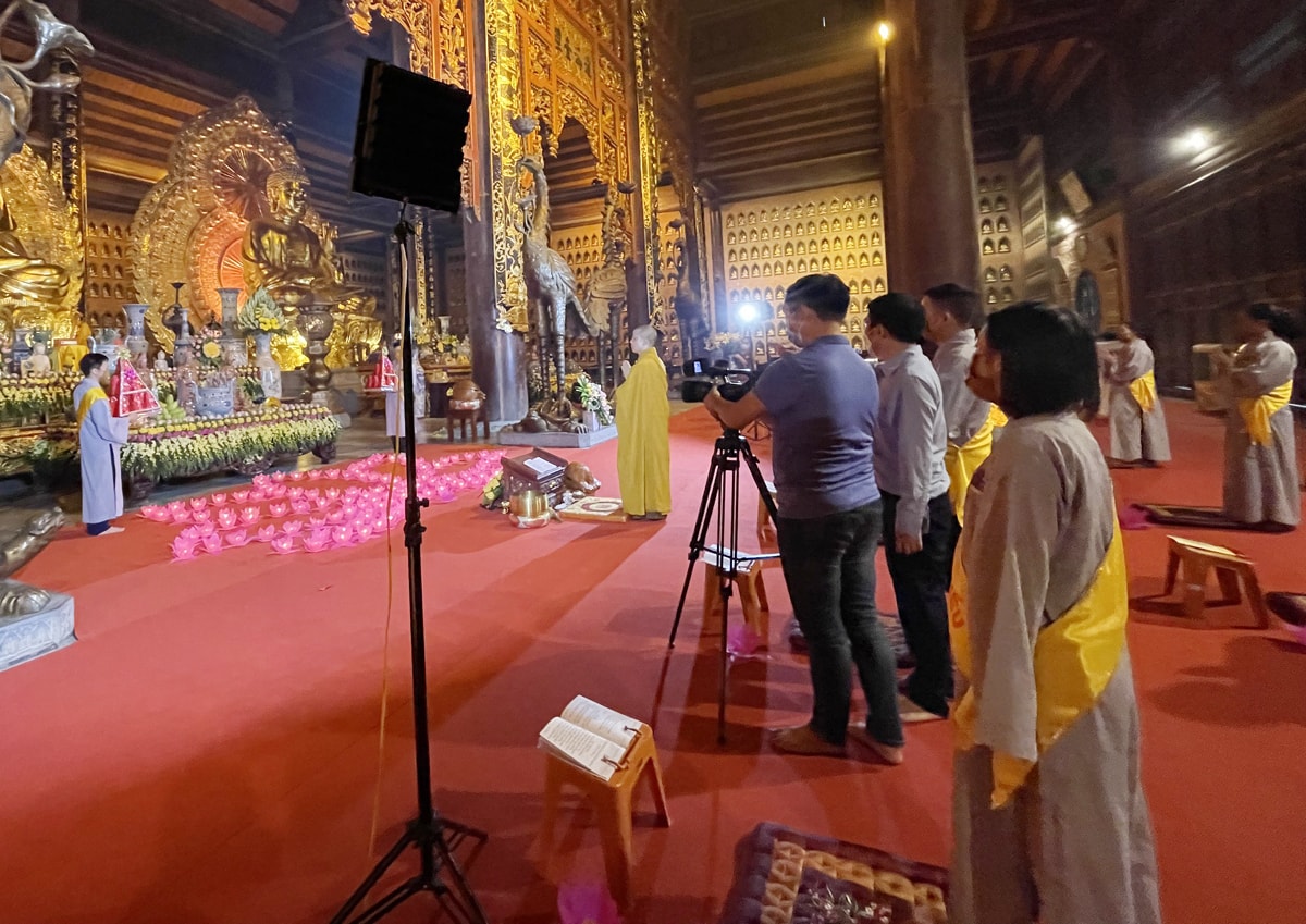 Chương trình giao lưu đặc biệt tháng 8 trên kênh VTV2: Ý niệm yêu thương, phát sóng ngày 21/8.