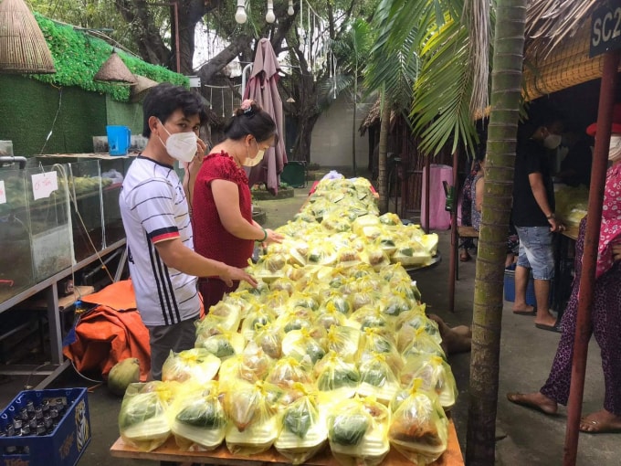 Bếp ăn yêu thương 0 đồng cung cấp 500 suất ăn phục vụ các y bác sĩ tuyến đầu chống dịch.