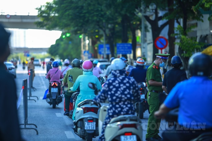 Nguy cơ lây lan dịch bệnh vẫn ở mức cao và khó lường. Ảnh: Quang Hùng
