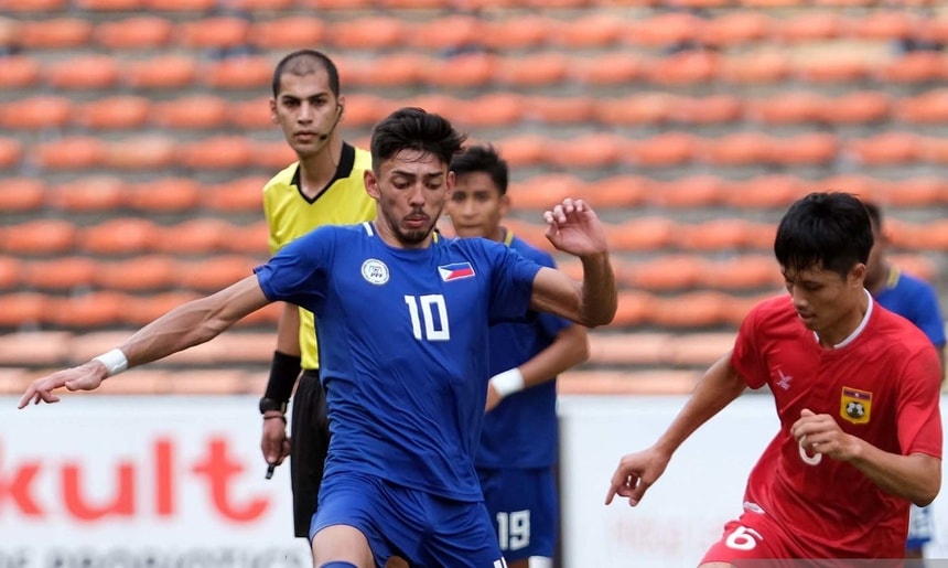 Trợ lý cho ông Adham Makhadmeh là trọng tài Ahmed Faisal. Ảnh: Getty Images