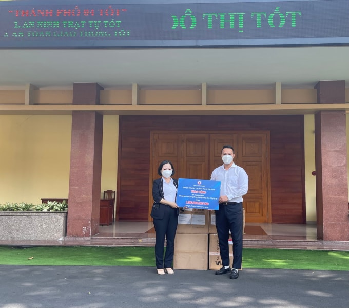 Vạn Xuân Group đóng góp quỹ đồng hành cùng tỉnh Bình Dương trong công tác phòng chống dịch Covid-19.