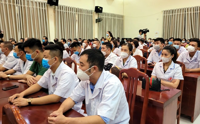 Đoàn cán bộ y tế tại buổi gặp mặt.
