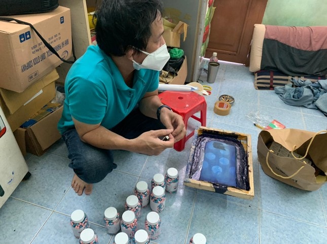 Nguyễn Đức Thuận cùng tang vật. (Ảnh: congancungcap)