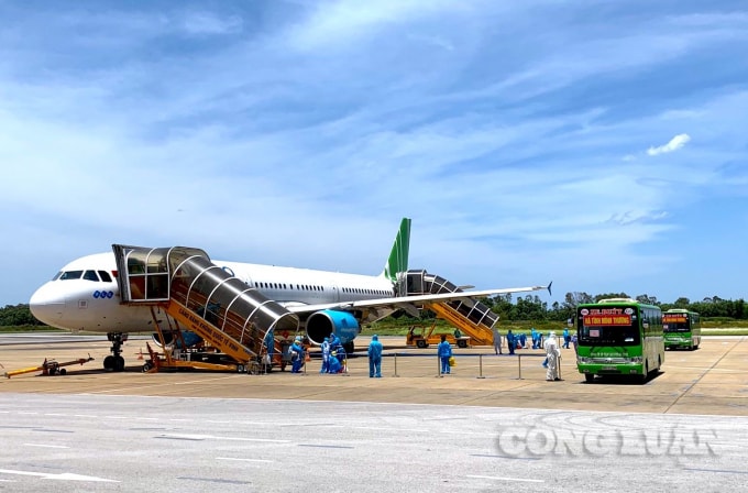 300 công dân tỉnh Hà Nam sẽ được đưa đón bằng máy bay trở về địa phương trong ngày 22/8 (Ảnh minh họa).