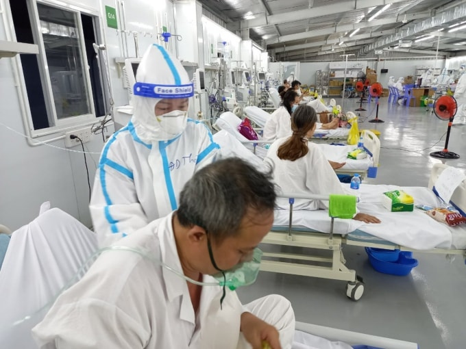 Bệnh nhân COVID-19 cần sự động viên, yêu thương từ người thân (ảnh minh họa - TL).
