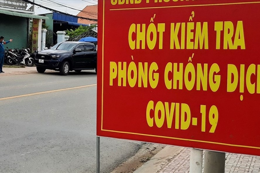 Hình ảnh một chốt kiểm soát phòng chống dịch COVID-19 trên địa bàn thị xã Tân Uyên. Ảnh: laodong.vn