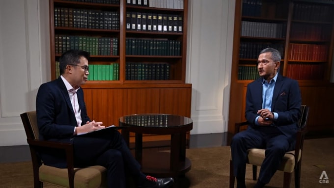 Bộ trưởng Ngoại giao Singapore Vivian Balakrishnan (phải). Ảnh: CNA