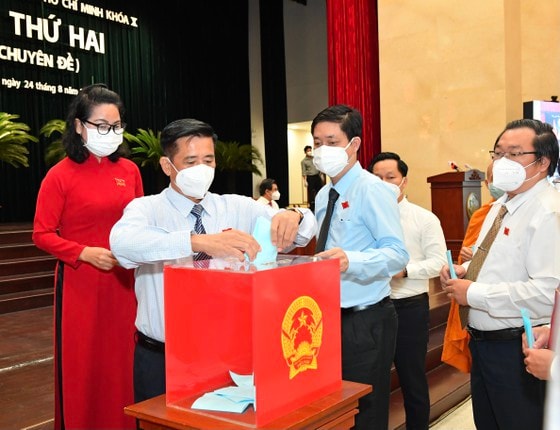Bầu chức Chủ tịch TP. HCM bằng hình thức bỏ phiếu kín.
