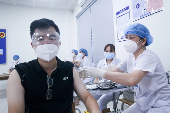 Tiêm vắc xin bảo đảm an toàn, đúng quy định. Ảnh: TL