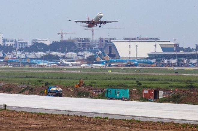 Kiến nghị cho phép thi công dự án cải tạo, nâng cấp đường cất hạ cánh, đường lăn sân bay Tân Sơn Nhất trong thời gian TP.Hồ Chí Minh thực hiện giãn cách xã hội theo Chỉ thị 16. Ảnh minh họa
