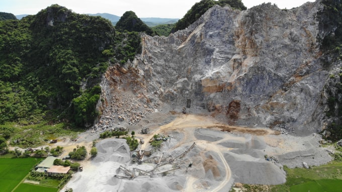 Toàn cảnh mỏ đá của Công ty Anh Việt Hương tại xã Xuân Phúc, huyện Như Thanh (Thanh Hóa). Ảnh: QD