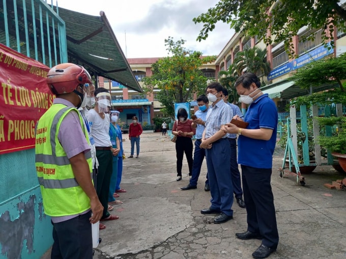 Trạm y tế lưu động sẽ hỗ trợ việc điều trị COVID-19 tại nhà, sớm phát hiện bệnh nhân chuyển nặng để chuyển viện (ảnh TL).