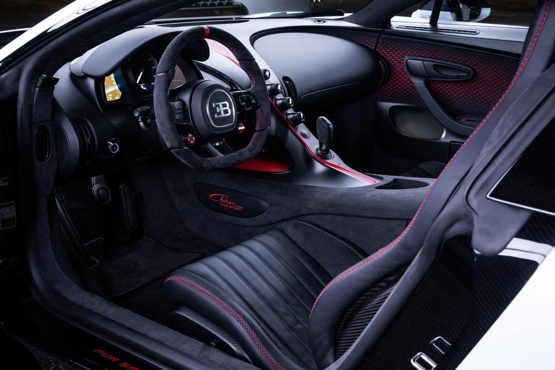 Nội thất mẫu Chiron Pur Sport. Ảnh: Bugatti