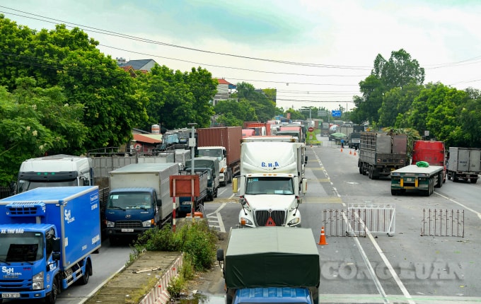 Tổ chức, phân luồng giao thông cho phương tiện vận tải hàng hóa di chuyển đến 5 điểm tập kết, trung chuyển trên địa bàn Hà Nội. Ảnh minh họa