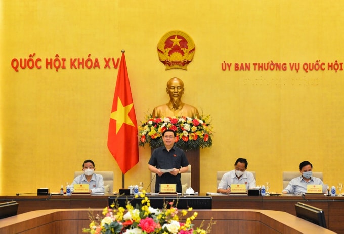 Chủ tịch Quốc hội Vương Đình Huệ chủ trì phiên họp.