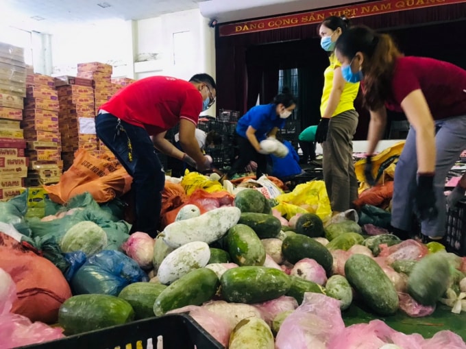 bac kan hon 350 tan hang chuan bi len duong ho tro nhan dan cac tinh mien nam hinh 2