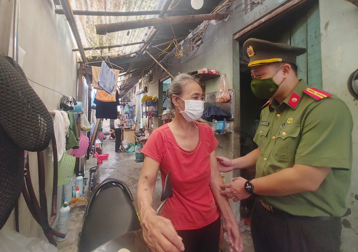 bao cong an nhan dan noi dai nhung hoat dong thien nguyen vi cong dong trong phong chong dich covid 19 hinh 3
