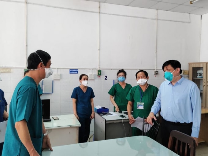 bo truong bo y te nguyen thanh long nguoi benh khoe ra vien chinh la su tiep suc cho chung ta chong dich hinh 1