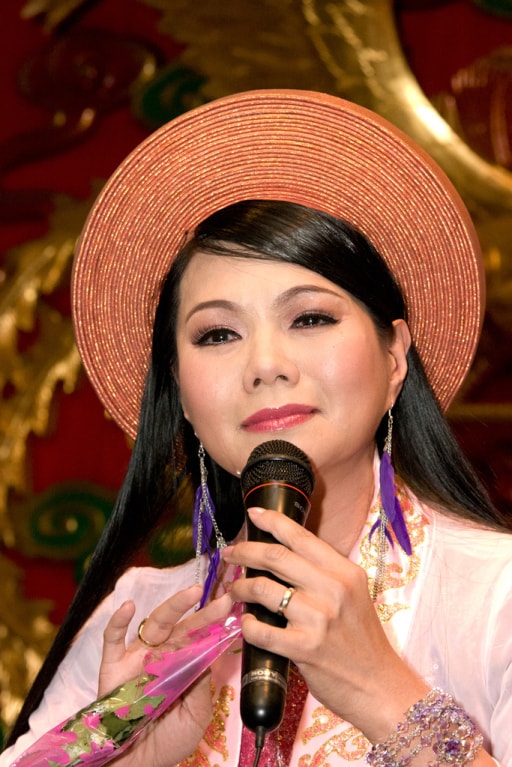 nghe si bach mai ra di de lai khoang trong lon cho san khau cai luong hinh 3