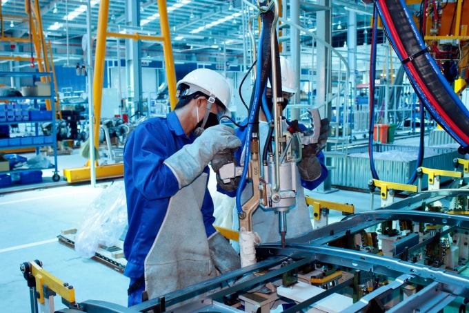 ts nguyen duc kien trong giai doan kho khan nhu hien nay nha nuoc doanh nghiep va nguoi lao dong deu phai chiu thiet hinh 1