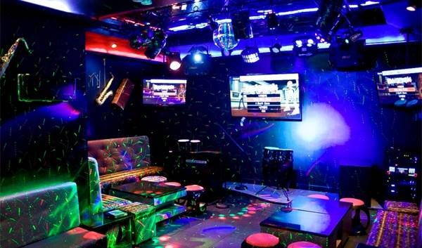 xu phat quan karaoke xe raocho khach hat trong mua dich hinh 1