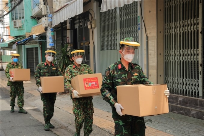 ca si ha phuong em gai ty phu cua cam ly ung ho sai gon hon 100 tan luong thuc hinh 2