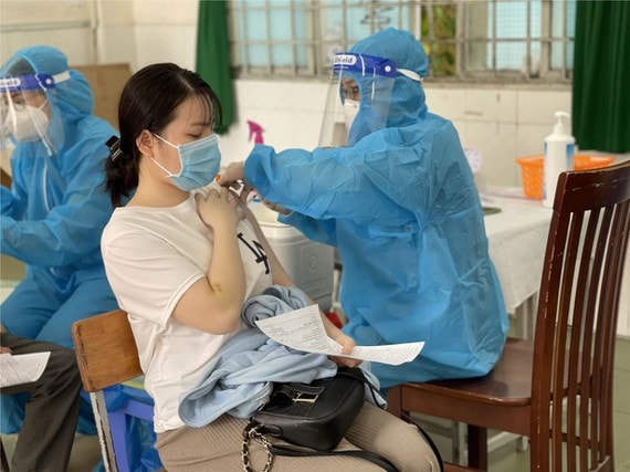 tphcm hon 57 trieu nguoi dan da tiem vaccine covid 19 hinh 1